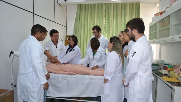 CDE, imán para médicos brasileños: 75 % de estudiantes de medicina son extranjeros - ADN Digital