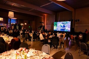 La Serenata Rosa 2025 de la Fundación Unidos Contra el Cáncer iluminó el Club Centenario