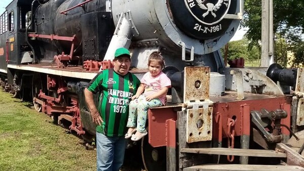 Don Lidio, el último mecánico que pone en marcha el antiguo tren