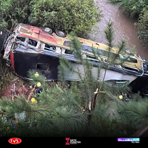 TRAGEDIA EN MISIONES ARGENTINA, CHOQUE ENTRE COLECTIVO Y  AUTOMÓVIL DEJA VARIAS VÍCTIMAS  FATALES - «TVS DIGITAL»
