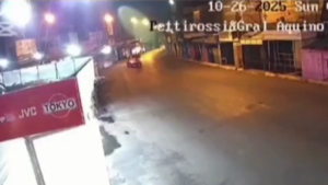 Imprudencia y alta velocidad: Se llevó por delante un puesto de churros en el Mercado 4