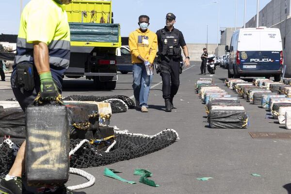 Policía española incauta 4.000 kilos de cocaína en un mercante procedente de Panamá - Mundo - ABC Color