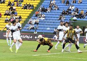 Olimpia 1-Guaraní 3: Añejo clásico, aurinegro todo el año - Fútbol - ABC Color
