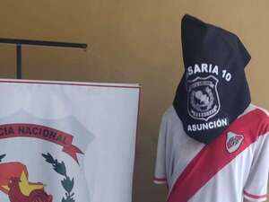 Un hombre es detenido por exhibicionismo frente a una mujer y su hijo de cuatro años en la calle - Policiales - ABC Color