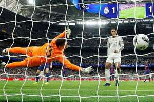 Real Madrid conquista el Clásico y se escapa al frente de LaLiga - Fútbol Internacional - ABC Color