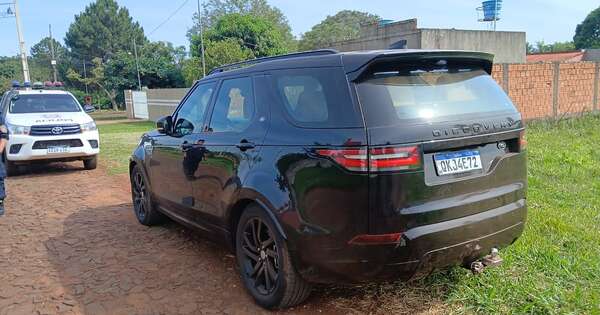 La Nación / En Hernandarias recuperan otro vehículo robado en Brasil