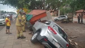 Popular / Conductora se llevó por delante una casilla en Loma Pyta