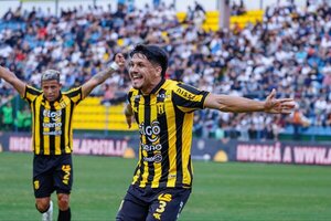 Guarani se adueñó del clásico más añejo y sigue como único líder