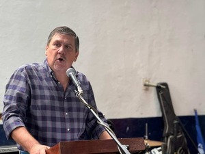 Blas Llano oficializa su retorno al PLRA y no aspira al Congreso