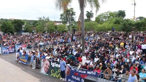 Ante altar de la Virgencita, asistidos en Argentina piden centros de rehabilitación