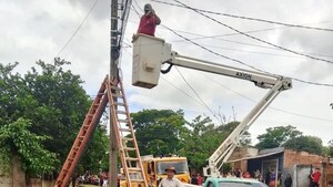 Hernandarias: hombre muere electrocutado en plena vía pública