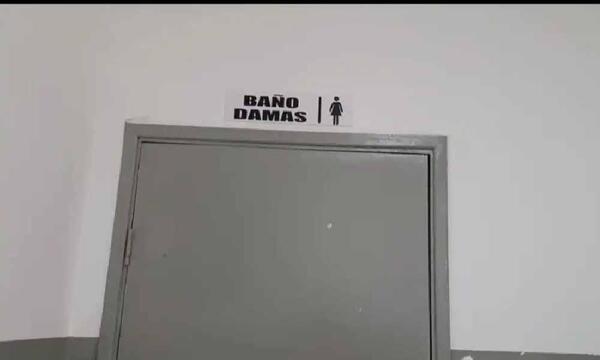Mujer que no sabía que estaba embarazada dio a luz en baño de hospital en Santaní – Prensa 5