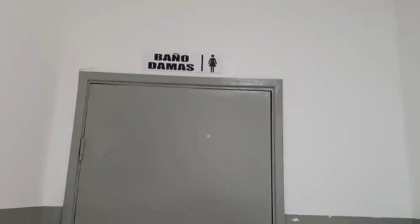 Mujer que desconocía su embarazo dio a luz en el baño del hospital