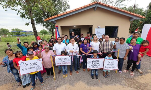 25 familias Toba-Qom reciben sus viviendas propias en Benjamín Aceval