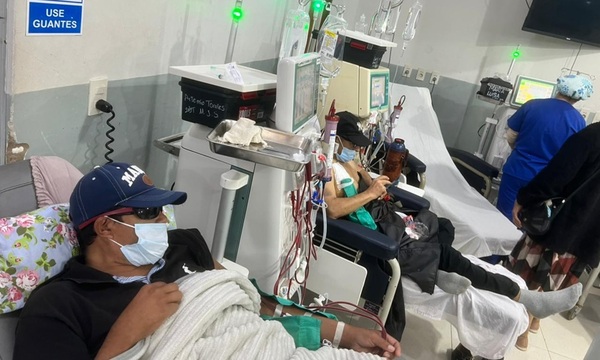 Pacientes presentan nota en el Instituto Nacional de Nefrología ante posible suspensión de diálisis en UME de Coronel Oviedo - OviedoPress
