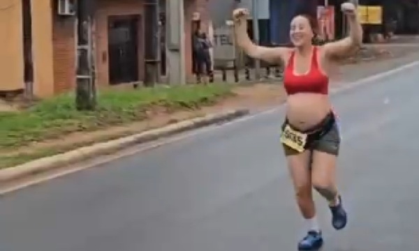 Con 34 semanas de embarazo corrió el Oviedo Run 2025 - OviedoPress