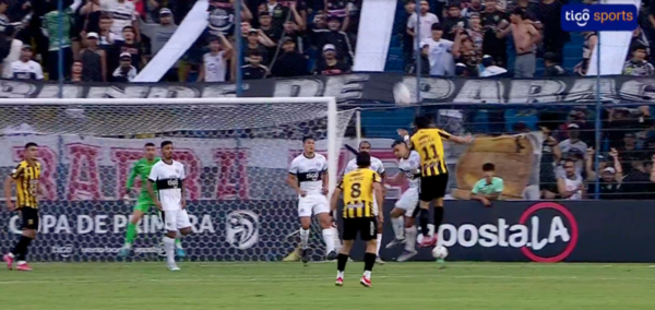 Versus / Así fue el penal de Iván Leguizamón que desembocó en uno de los goles de Guaraní