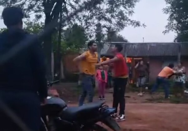 Popular / (VIDEO) Tatáchos se tomaron a golpes en cancha de piky vóley