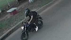 Motoca acosador atacó a una mujer en la calle