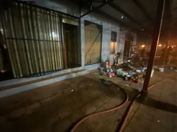 Rápida intervención de bomberos evita incendio en juguetería de Encarnación