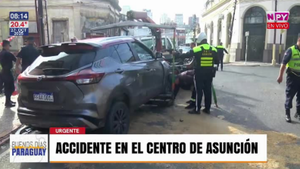 Dos lesionados y daños importantes en columna de ANDE tras accidente en Asunción