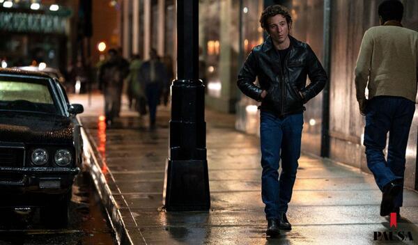 Jeremy Allen White es Bruce | Pausa