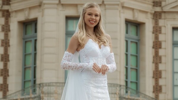 Popular / (GALERÍA) ¡Esta influencer contó que ella solita se peinó y maquilló para su casorio!