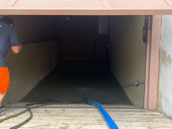 AUDIO: Inundación de edificio: ¿culpa de Essap o falla interna?  - A La Gran 7-30 - ABC Color