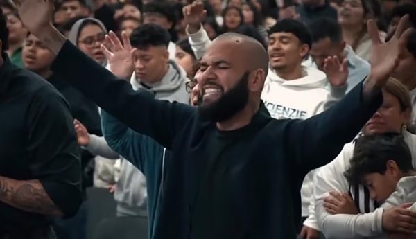 De las canchas a las iglesias: Dani Alves se presenta como "discípulo de Cristo"