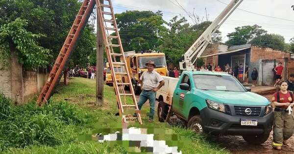Diario HOY | Electricista muere electrocutado tras subir a poste de la ANDE para reponer energía