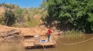 Joven desaparece en el río Aquidabán tras vuelco de precaria balsa de paso - Noticiero Paraguay
