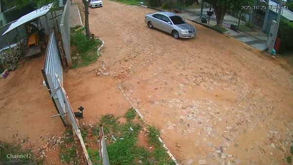 Policía recupera vehículos robados y detiene a sospechosos