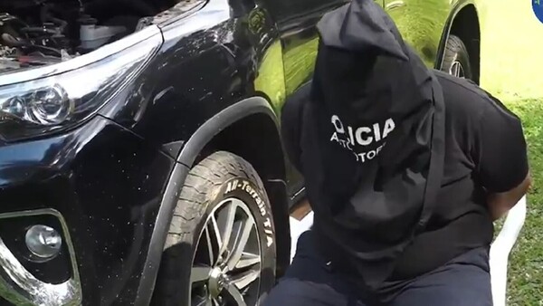 Policía recupera cinco vehículos robados y detiene a dos hombres en Luque