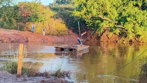 Un joven desaparece en aguas del río Aquidabán tras caer de una precaria balsa en Cerro Corá