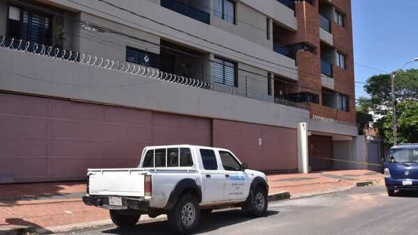 Un hombre y su perro quedaron atrapados en ascensor inundado: La Essap da su versión