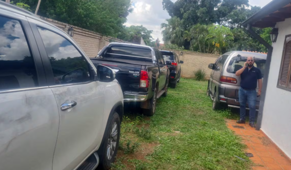 Incautan cinco vehículos robados durante allanamiento en Luque | Unicanal