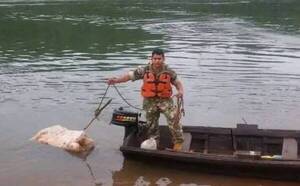 Macabro hallazgo en el río: encuentran cuerpo dentro de una bolsa flotando; ¿era un sicario?