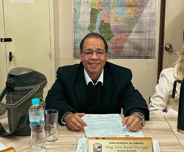 Denuncian millonarias deudas de concejal aliado al clan Arévalo