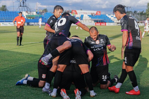 Versus / ¡Baile de General Caballero en la Fortaleza de Ameliano!