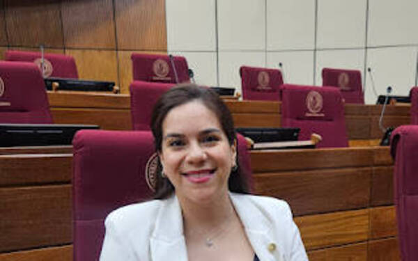 Esposa de un exdiputado le trozó con todo a Johana Ortega: "mentiste antes, mentís ahora. Renunciá"