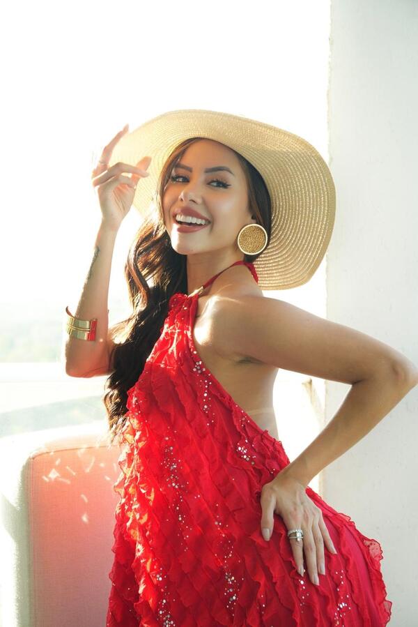 Popular / ¡Fiore Alonso lanzó sus prendas temporada Primavera Verano 2025!