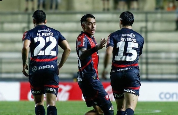 Cerro Porteño remonta a Nacional y se mantiene cerca del líder Guaraní