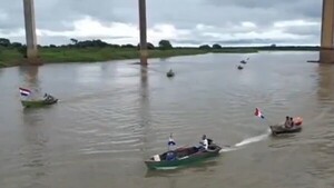 Pescadores cierran el río Paraguay en Concepción para exigir subsidio por veda