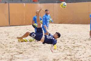 Fútbol playa: Práctica de chilena - Polideportivo - ABC Color