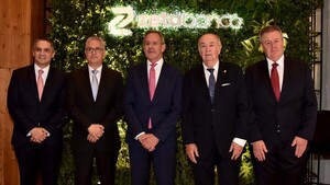 Recepción de Zeta Banco en el Yacht