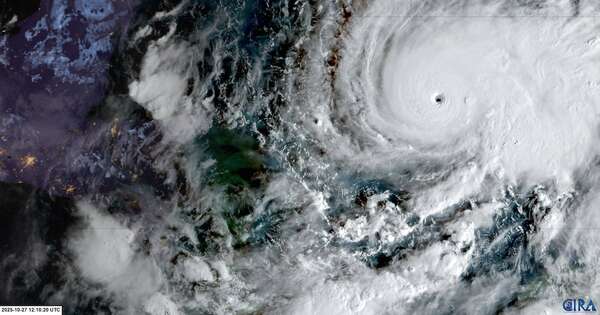 La Nación / Gigantesco huracán Melissa amenaza a Jamaica con vientos de 280 km/h