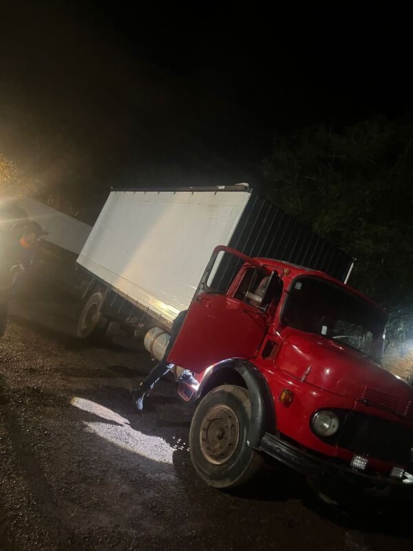 Asaltan camión distribuidor y se llevan más de 60 millones de guaraníes en Concepción - Concepción al Día