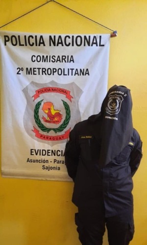 Cae joven que, vestido de policía, solicitaba información en bancos y supermercados - trece