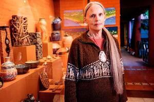 "Christmas trees II", de Ysanne Gayet, y la Feria Navideña 2025 se inauguran Areguá