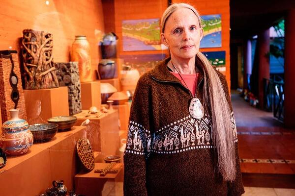 "Christmas trees II", de Ysanne Gayet, y la Feria Navideña 2025 se inauguran Areguá